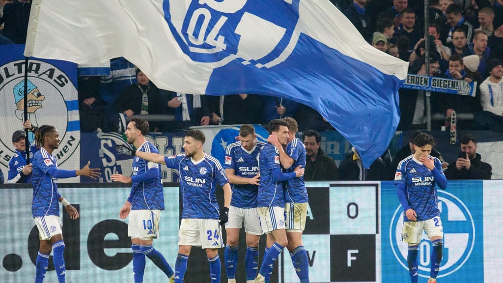 Die Schalker Spieler wurden von den Fans gefeiert.