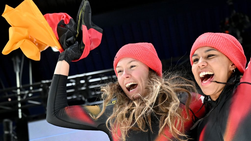 Die Anschieberin Deborah Levi (rechts) trainiert in Potsdam und holte Gold.