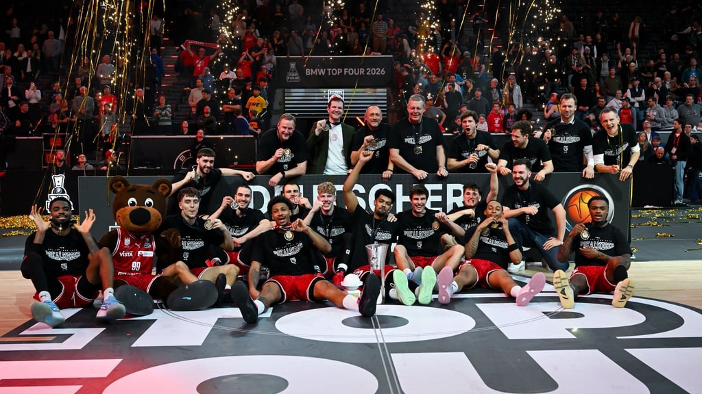 Die Bamberger bejubeln ausgelassen ihren Coup.