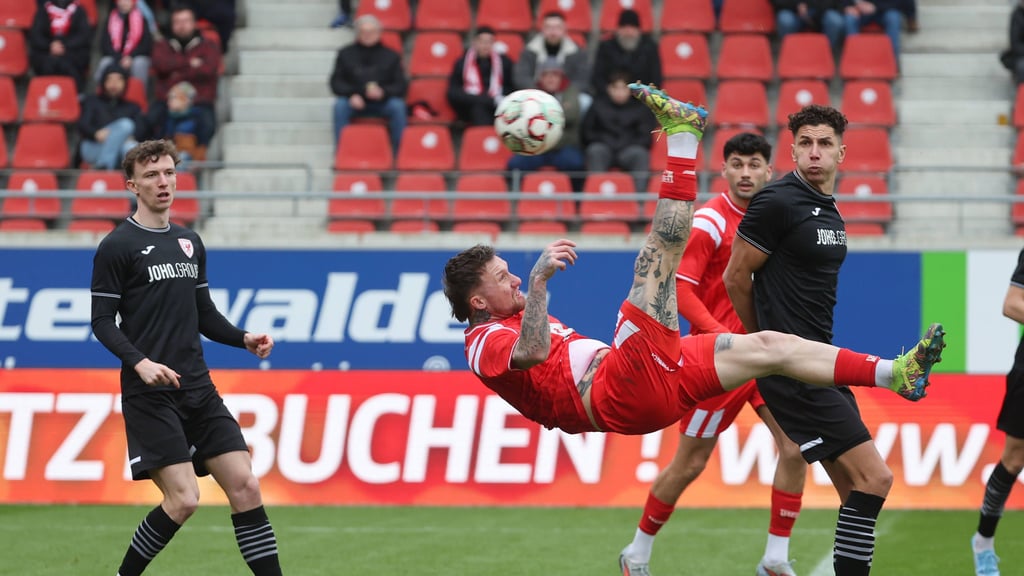 Jan Löhmannsröben war beim Halleschen FC auch als Rechtsverteidiger vorne zu finden und versuchte sich sogar an einem Fallrückzieher.