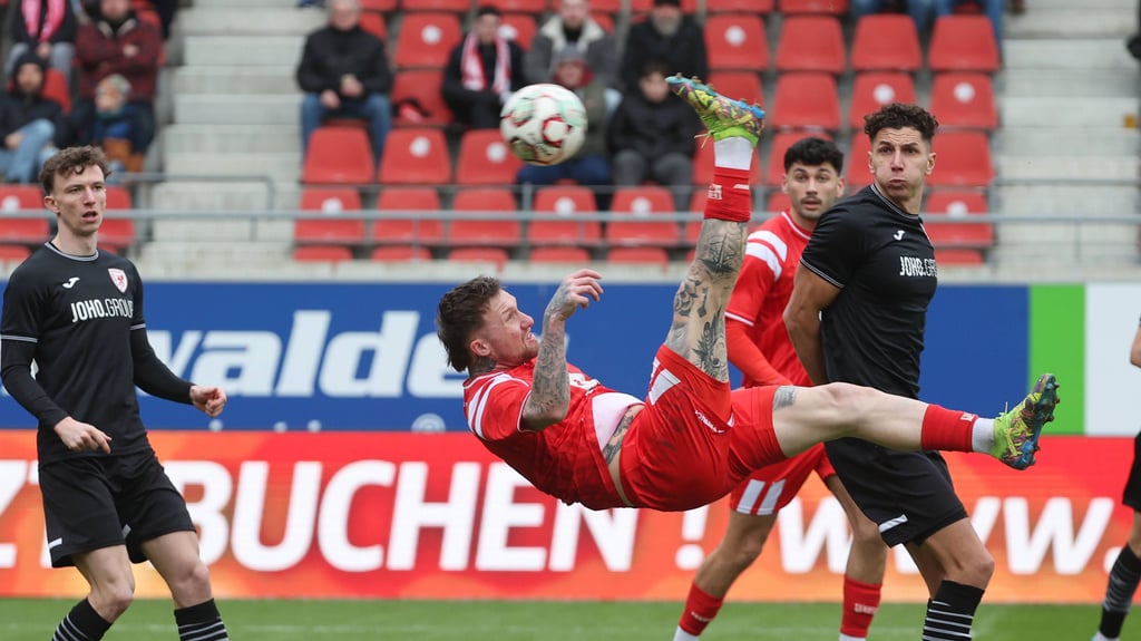 Jan Löhmannsröben war beim Halleschen FC auch als Rechtsverteidiger vorne zu finden und versuchte sich sogar an einem Fallrückzieher.