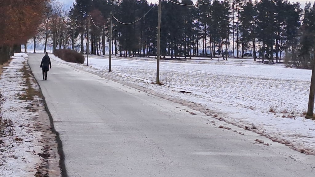 Wegen fehlenden Straßenlaternen Richtung Kinderheim ist es in Altbrandsleben immer wieder zu Beinahe-Unfällen gekommen.