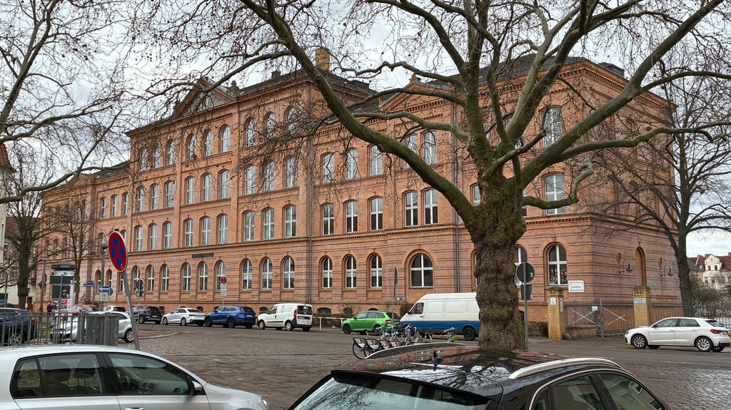 Blick auf die Grundschule Johannesschule an der Liebenauer Straße in Halle