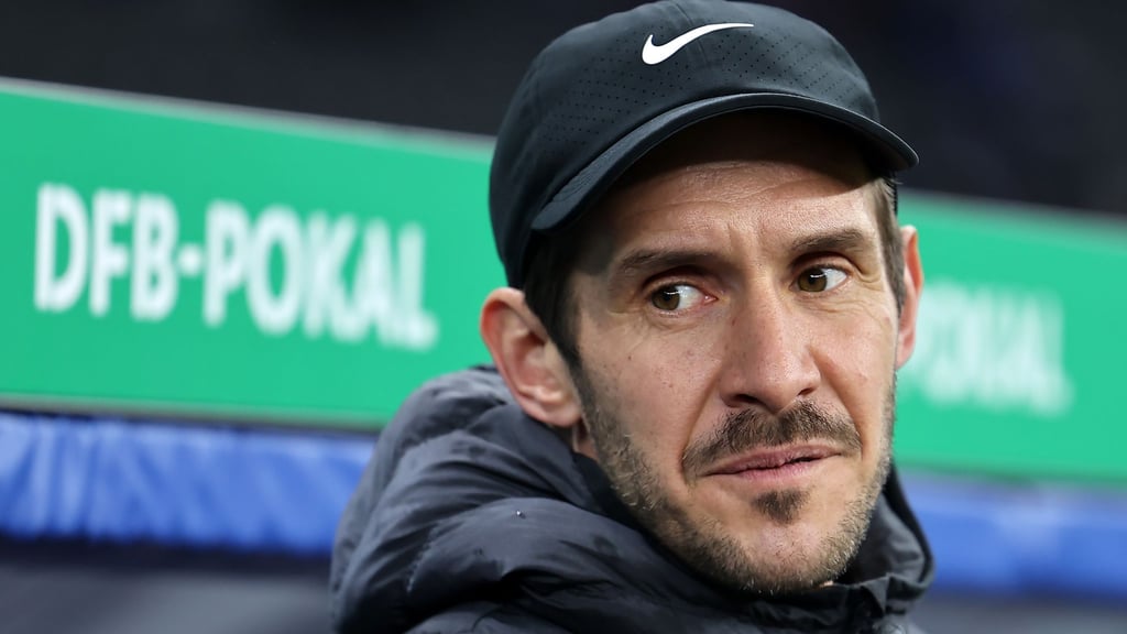 Julian Schuster will den SC Freiburg zum zweiten Mal nach 2022 ins DFB-Pokalfinale führen. (Archivbild)