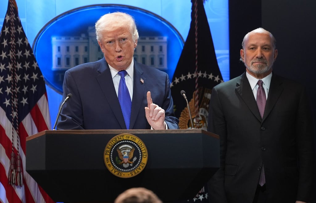 Zunächst kündigte US-Präsident Trump am Freitag einen weltweiten Zollsatz auf Importe in die USA von 10 Prozent an - um ihn dann am Folgetag auf 15 Prozent hochzusetzen.