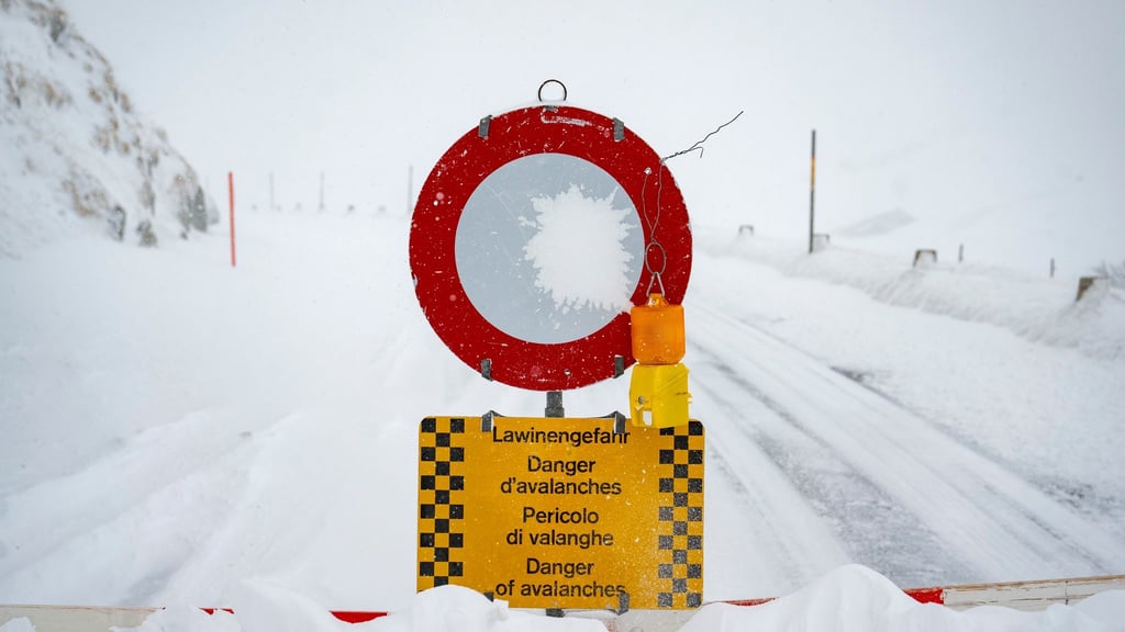 Brisante Lawinenlage in den Alpen: Bislang ist keine Entspannung in den nächsten Tagen in Sicht.