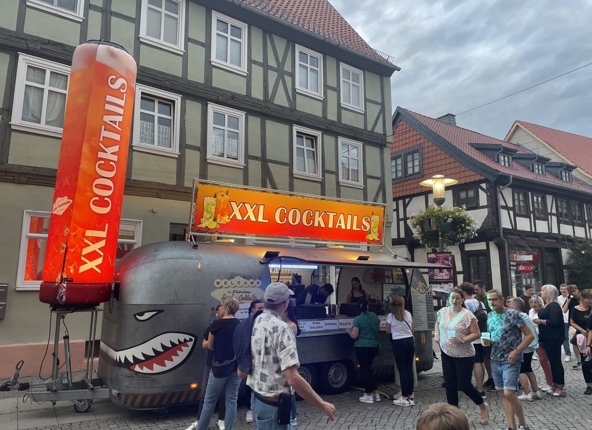 Burger Rolandfest: Mehr als Bratwurst und Bier: Neuer Gastwirt setzt auf exklusive Getränke und Volksfeste, die glücklich machen