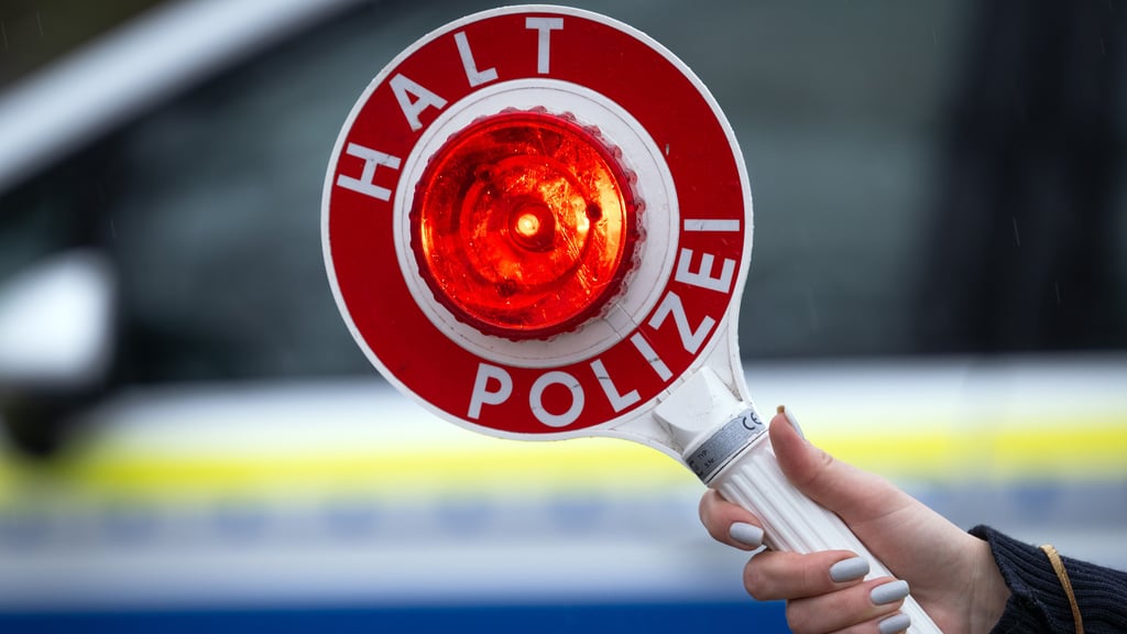 In einem Dorf in der Einheitsgemeinde Möser ist ein Mann von der Polizei aus dem Verkehr gezogen worden, der einen VW unter dem Einfluss von Drogen gelenkt haben soll.