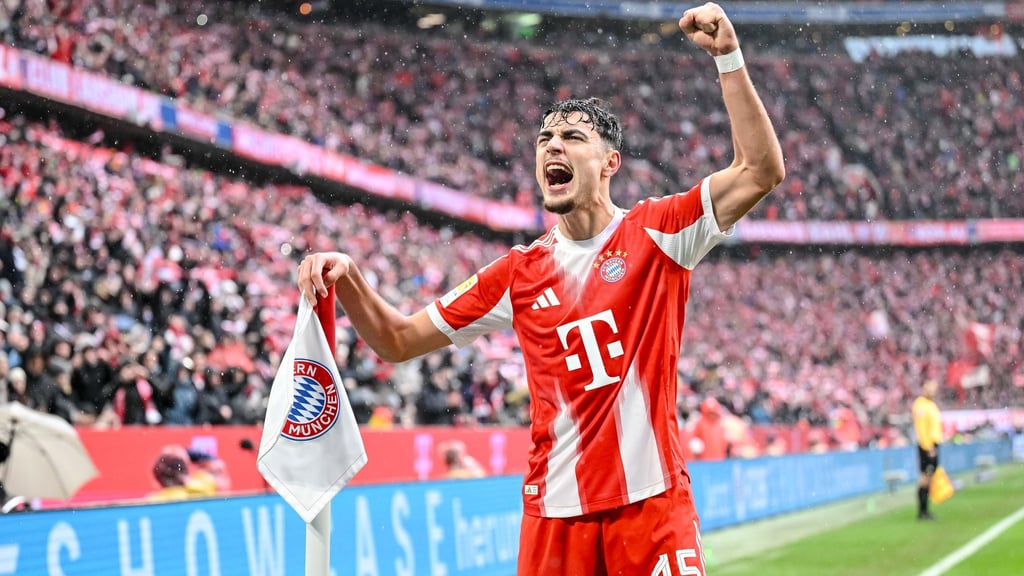 Bereit für Dortmund: Aleksandar Pavlovic jubelt nach seinem Tor.