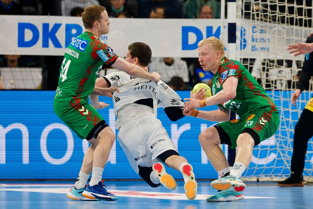 Waren beste Werfer beim Sieg des SC Magdeburg gegen GWD Minden: Omar Ingi Magnusson (l) und Magnus Saugstrup (r). (Archivbild)