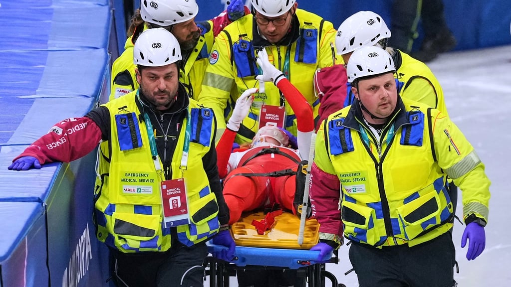 Kamila Sellier musste mit einer Trage abtransportiert werden.