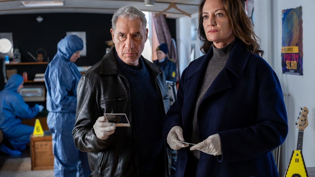 In ihrem neuen Fall verschlägt es Matthias Hamm (Ralph Herforth) und Jana Winter (Natalia Wörner) unter anderem auf ein Hausboot.