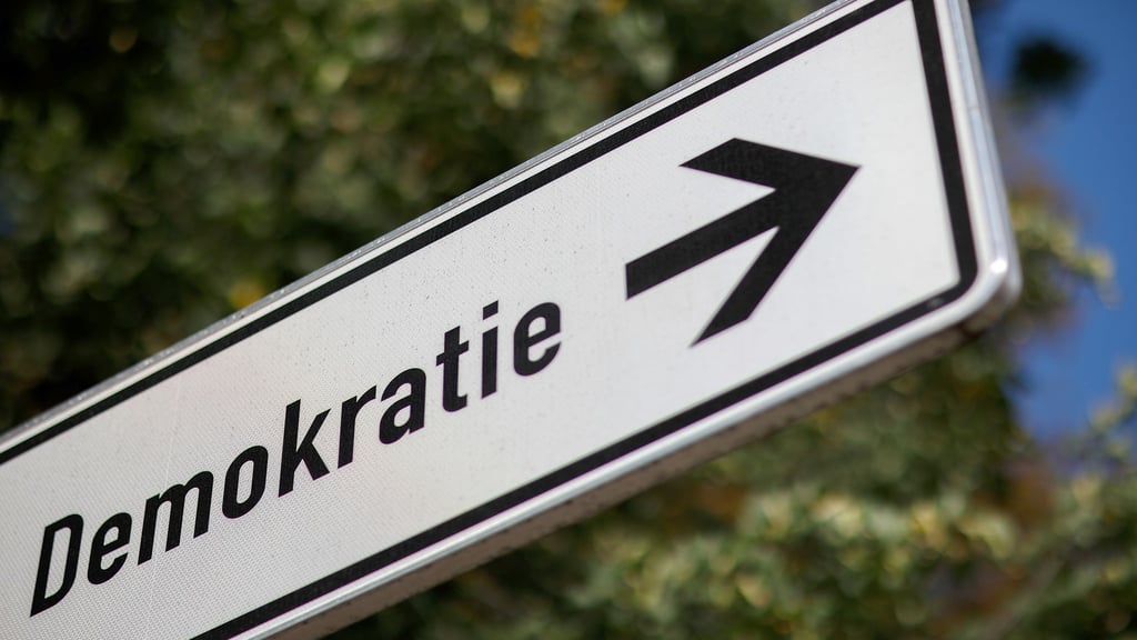 CDU und SPD in Berlin haben sich auf ein Landesgesetz zur Förderung der Demokratie verständigt. (Symbolbild)