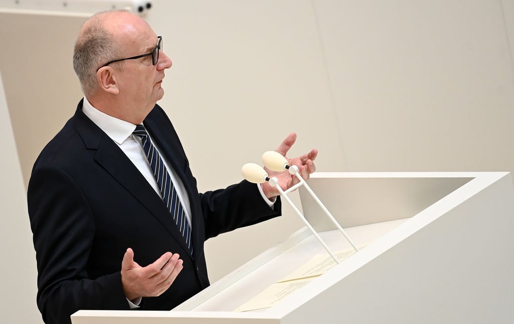 Brandenburgs Ministerpräsident Dietmar Woidke (SPD) hält die Lage der Bevölkerung in der Ukraine für zunehmend schwierig (Archivbild).