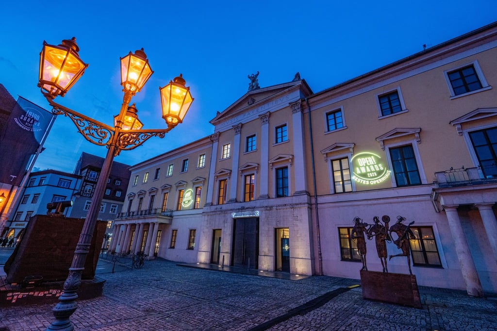 Das Theater Regensburg ist mit dem „Oper! Award“ in der Kategorie „Bestes Opernhaus 2025“ ausgezeichnet worden.