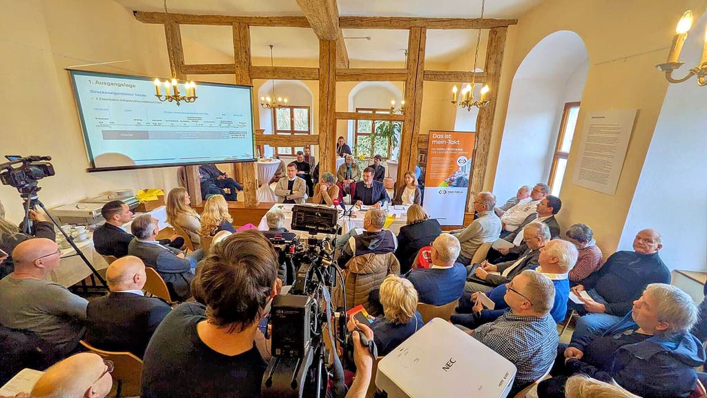 Der Saal des Zörbiger Schlosses war voll bis zum allerletzten Platz. Das Interesse an der Machbarkeitsstudie war enorm. 