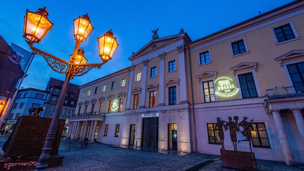 Das Theater Regensburg ist mit dem „Oper! Award“ in der Kategorie „Bestes Opernhaus 2025“ ausgezeichnet worden.