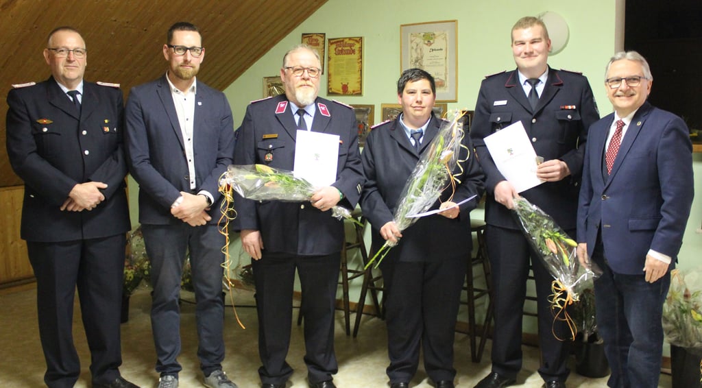 Gemeinsam für ein Foto posieren: Matthias Weber (v. l.), Tim Krümmling, Thomas Kirstein, Christine Schmittke, Maximilian Fritzsche und Klaus Zimmermann