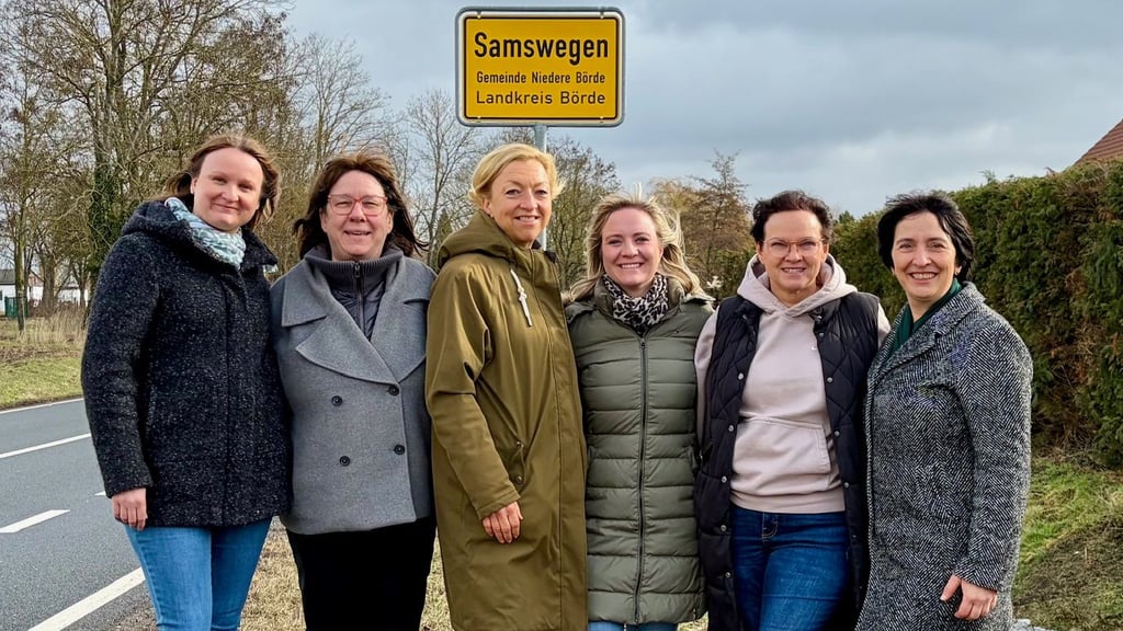 Unter dem Motto „Samswegen vereint" haben Michaela Becker, Anja Schmidt, Katrin Matschke-Grundt, Sabrina Hohenstein, Bianca Jahnel und Alexandra Cop (von links) sowie zwei weitere Samswegerinnen den neuen Heimatverein aus der Taufe gehoben.