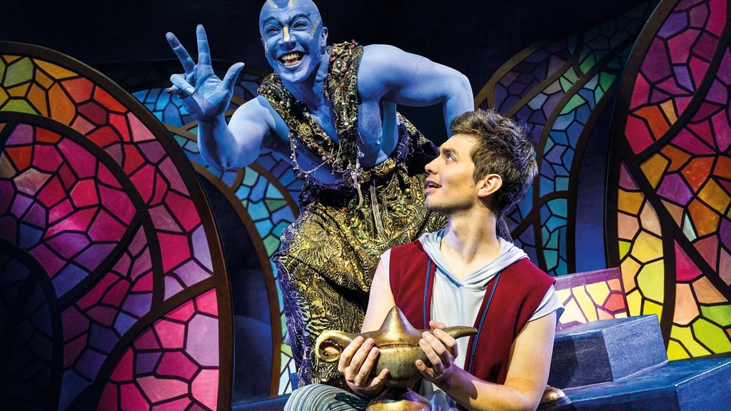 Der wundersame Dschinni (Markus Hareter) und Aladin (Dominik Tiefgraber) begeben sich auf ein abenteuerliche Musical-Reise.