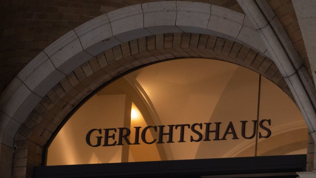 Zwei Männer stehen wegen Anschlagsplänen vor dem Landgericht Bremen. (Archivbild)