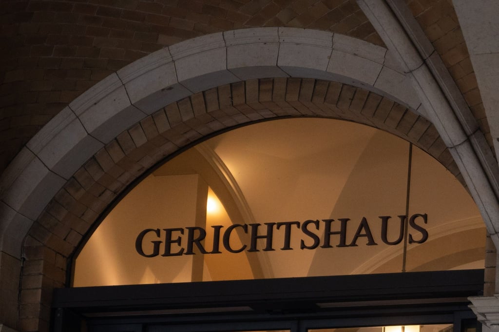 Zwei Männer stehen wegen Anschlagsplänen vor dem Landgericht Bremen. (Archivbild)