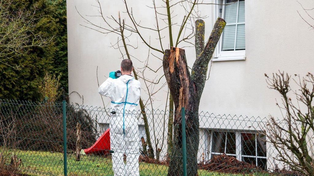 Am Montag waren Spezialisten der Spurensicherung am Haus im Einsatz.