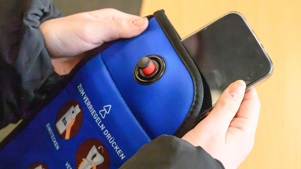 Die Hüllen sollen die Handynutzung reduzieren.