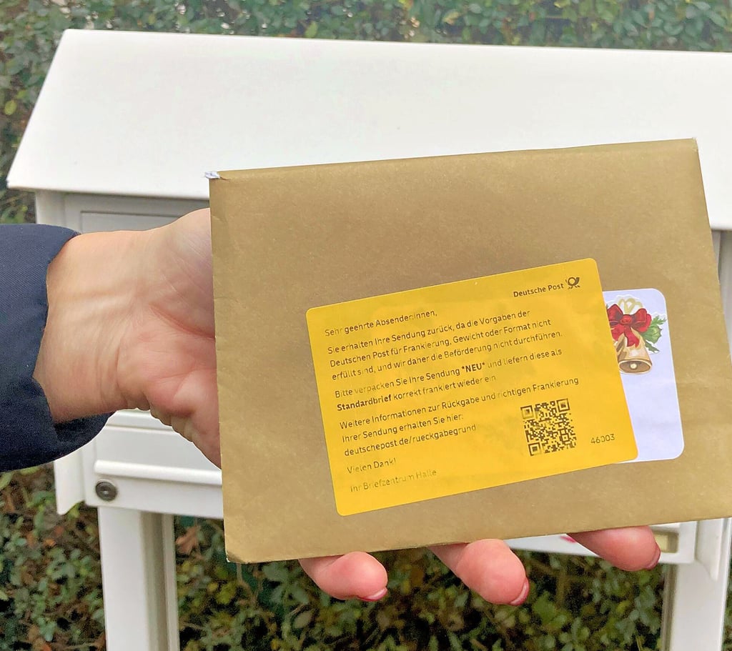 Dieser Brief, einem bei der Post offenbar illegal geöffneten Weihnachtspaket beigelegt, wurde an den Absender in Bernburg zurückgesandt. 