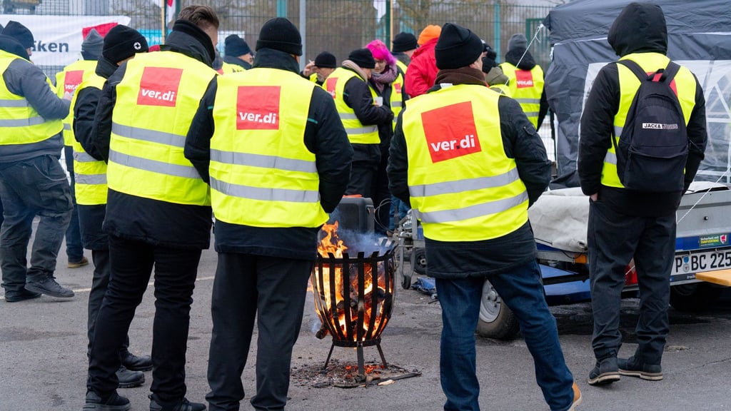Bereits Anfang Februar organisierte die Verdi einen Warnstreik. (Archivbild)