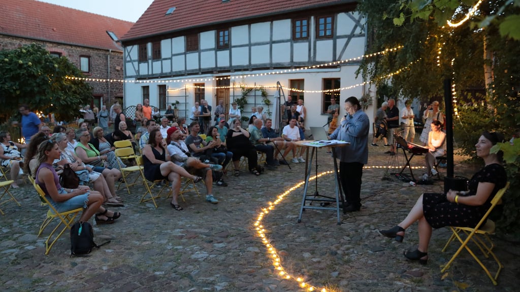 Die Veranstaltung "Kultur auf den Höfen" fand in Magdeburg-Westerhüsen seit 2010 alle zwei Jahre statt. 2026 fällt die Veranstaltung aus. 