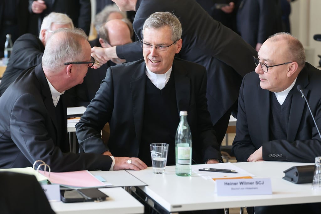 Der Hildesheimer Bischof Heiner Wilmer ist zum Vorsitzenden der Deutschen Bischofskonferenz gewählt worden.