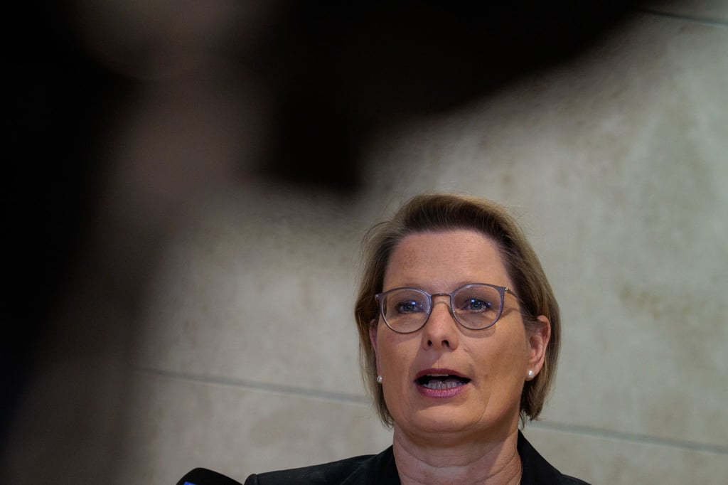 Die Justizministerin will sich zu kindgerechten Vernehmungsräumen informieren. (Archivbild)