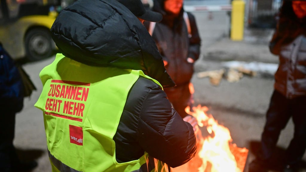 Die Gewerkschaft Verdi hat zum zweiten Warnstreik im Berliner Nahverkehr im Tarifstreit mit den Berliner Verkehrsbetrieben aufgerufen. (Archivbild)