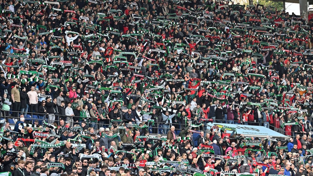 Hannover-Fans beim Derby gegen Eintracht Braunschweig. (Archivbild)