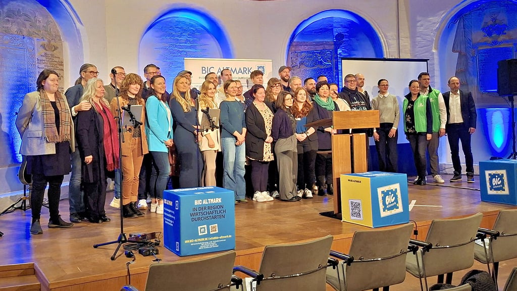 26 Unternehmerinnen und Unternehmer stellten bei der „Pitch-Night“ in Stendal ihre Projekte dem Publikum vor.  