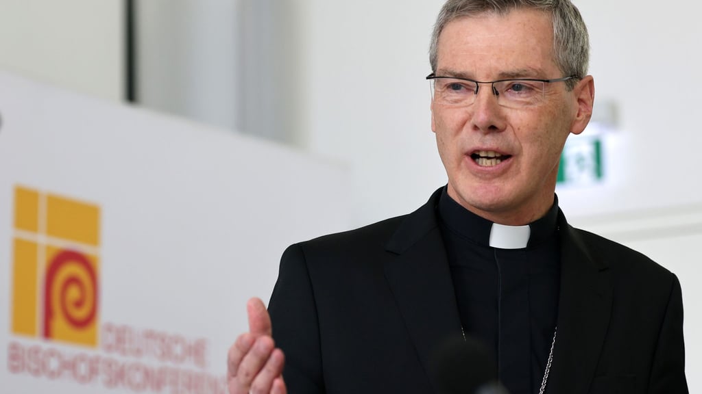 Der Hildesheimer Bischof Heiner Wilmer ist zum Vorsitzenden der Deutschen Bischofskonferenz gewählt worden.