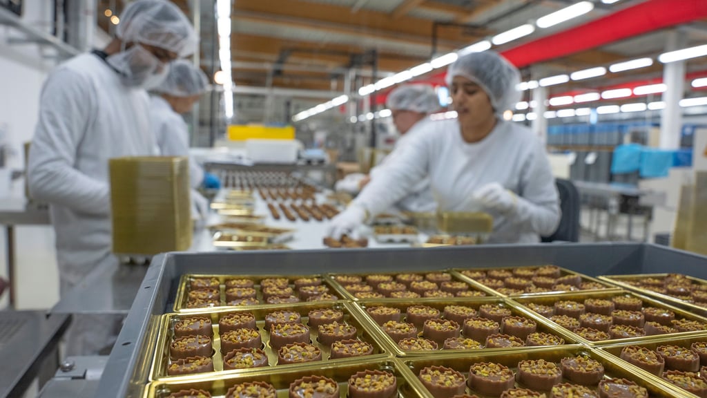 Ein Renner bei Halloren: „Du-Bye“-Pralinen aus der Schokoladenfabrik in Halle sind nicht nur hierzulande ein Renner.
