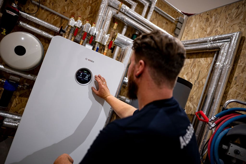 Wer eine alte Gas- oder Ölheizung gegen eine moderne Alternative tauscht, kann noch immer von einer staatlichen Förderung profitieren.