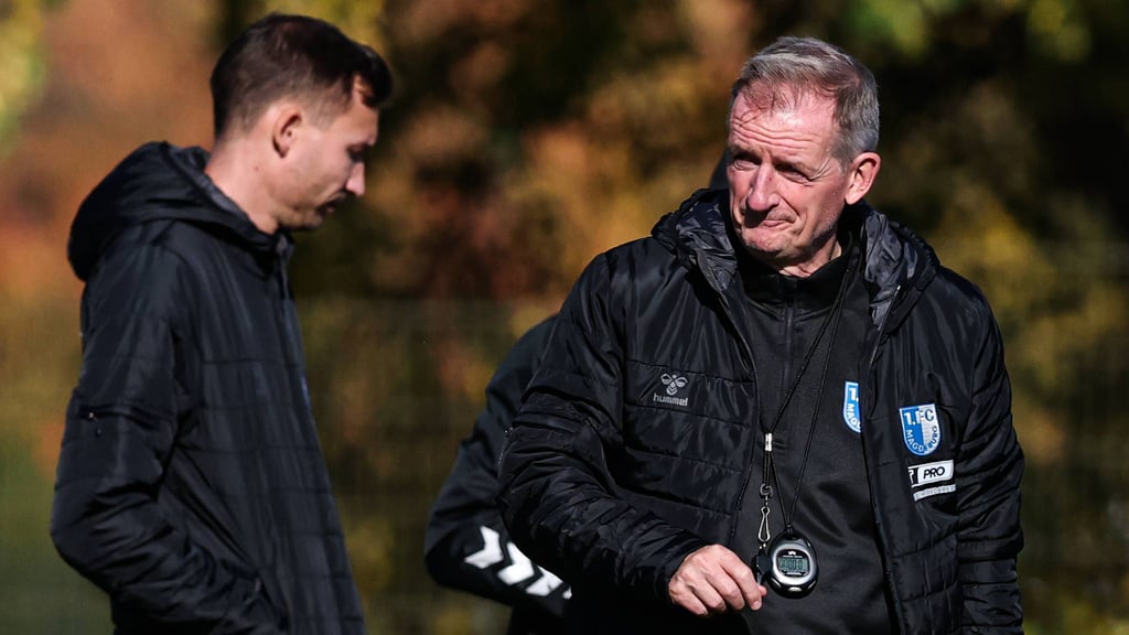 Petrik Sander (r.) und Pascal Ibold empfingen die Mannschaft des 1. FC Magdeburg am Dienstag zur neuen Trainingswoche.