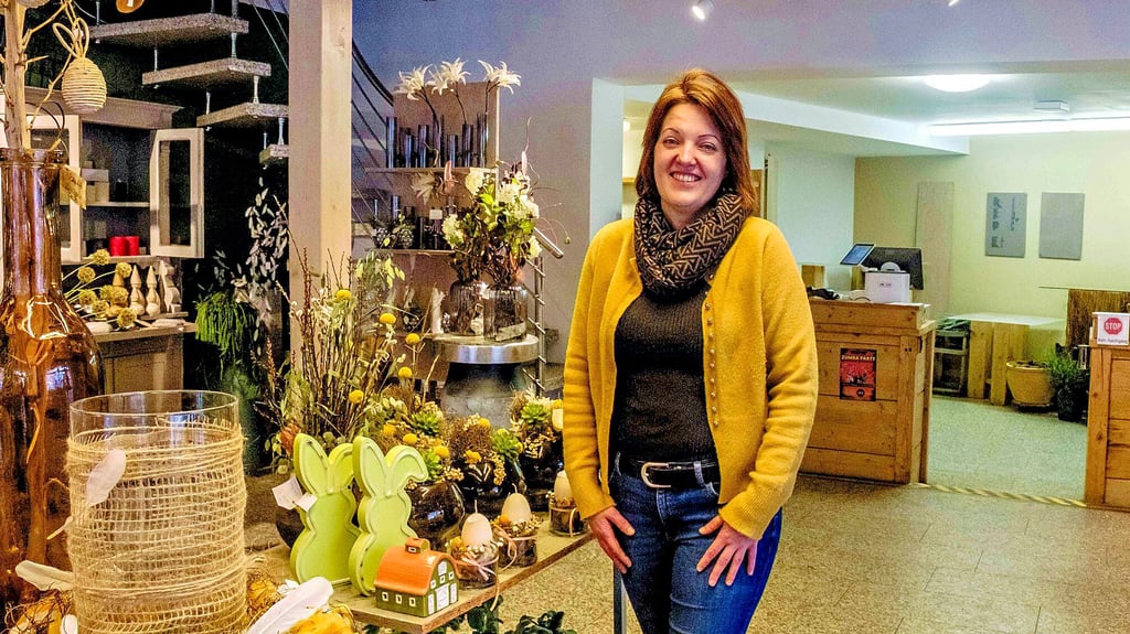 Kathrin Brückner in ihrem Blumenladen „Pusteblume“ in Gräfenhainichen, den sie zum 28. März  schließt. 