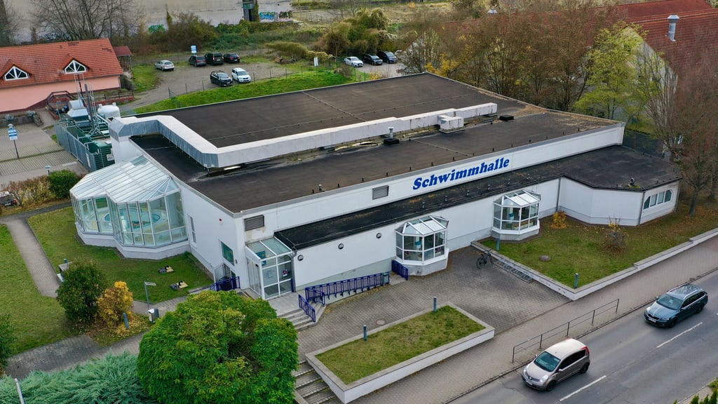 Die Schwimmhalle in der Friedensstraße in Eisleben. 