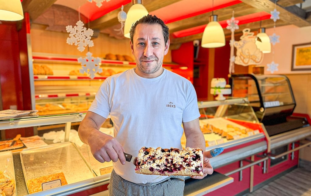 Bäckermeister Daniel Wittstock aus Havelberg will Kirschkuchen trotz drastisch gestiegener Preise für Kirschen im Sortiment behalten.