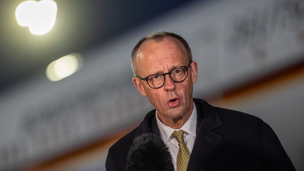 In einer Stellungnahme kurz vor seinem Abflug gab er eine chinesische Weisheit als Motto seiner Reise aus.