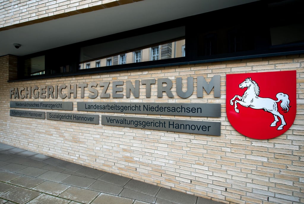 Das Landesarbeitsgericht verhandelt im Mai über die Klage von Zentrum gegen VW. (Symbolbild)