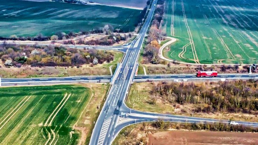 Industrie in A36-Nähe: Entsteht an der B180 zwischen Aschersleben und Winningen ein großes interkommunales Gewerbegebiet? Die Stadt Falkenstein erhofft sich davon Entwicklungschancen.