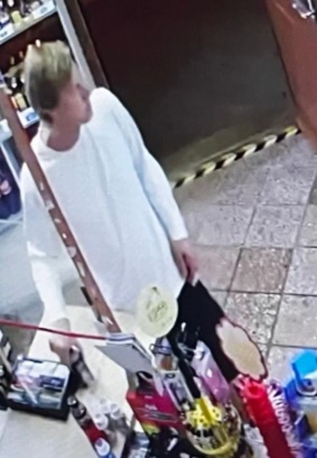 Diebstahl in Halle: Wer kann diesen Mann identifizieren?