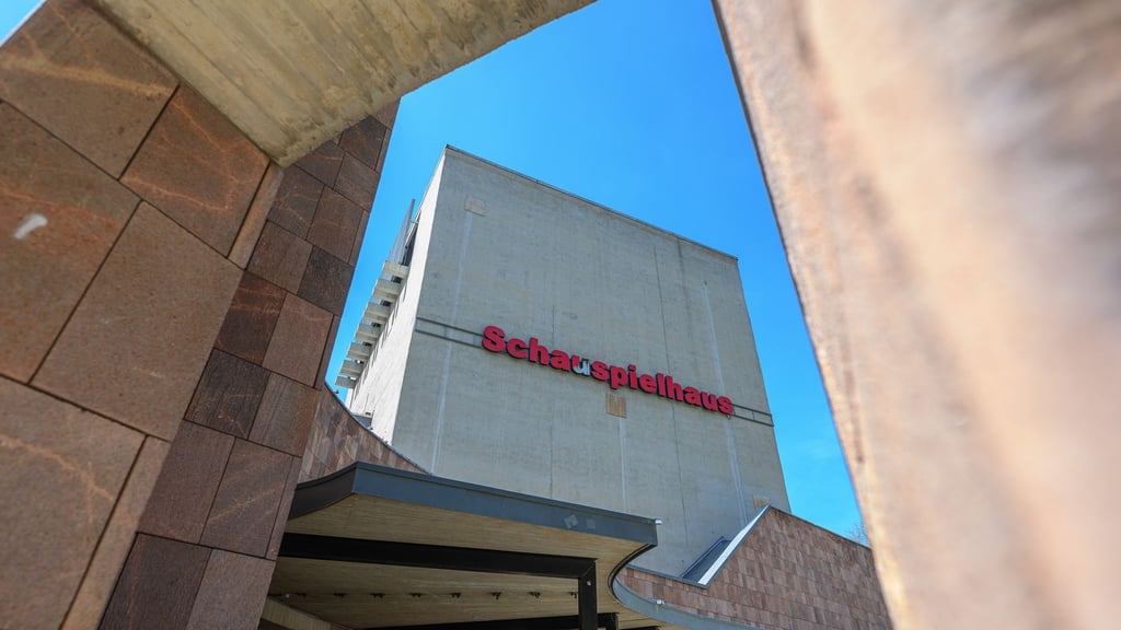 Mit dem Kunstfestival „Begehungen“ wird das leerstehende Chemnitzer Schauspielhaus im Sommer als Galerie für zeitgenössische Kunst zeitweise wieder für Besucher öffnen. (Archivbild)