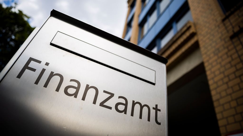 Wenn dem Finanzamt neue Tatsachen oder Beweise bekanntwerden, darf es auch bereits bestandskräftige Steuerbescheide noch einmal ändern.