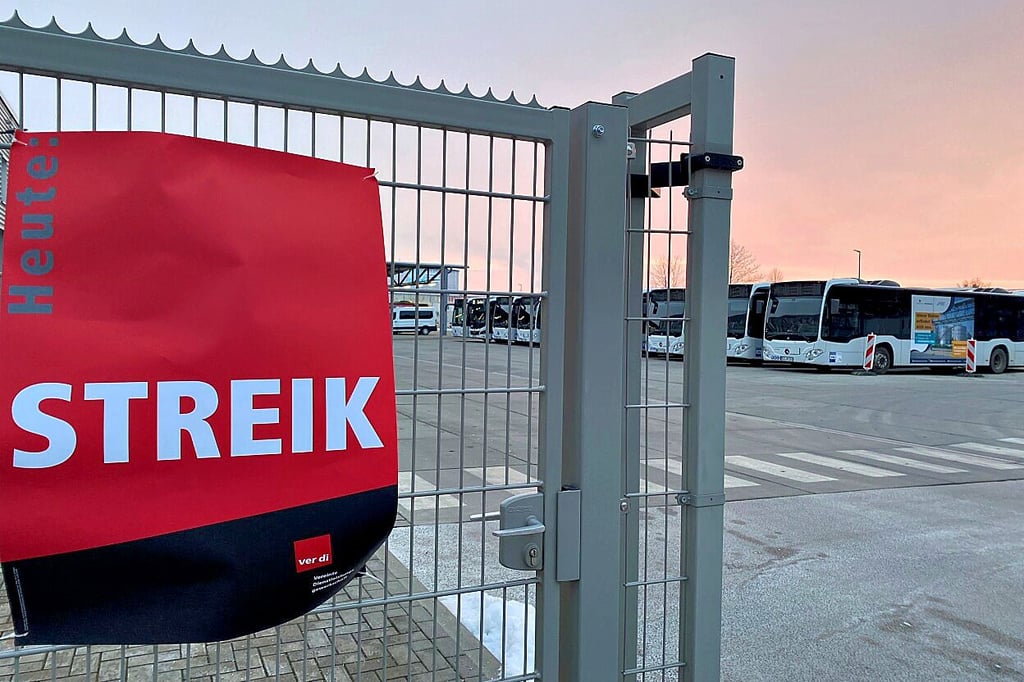 Wie schon am 2. Februar stehen auch nun von Donnerstag bis Sonntag die Busse der PVG Burgenlandkreis still. 